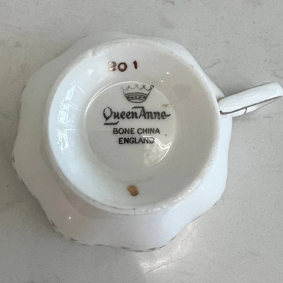 Queen Anne Bone China Snack Set Gold Filigree Teacup Tray England Vtg Tea Party - Picture 13 of 15